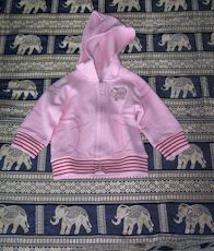 Dedicated to Elora, sa maman, et sa sémillante grand-mère